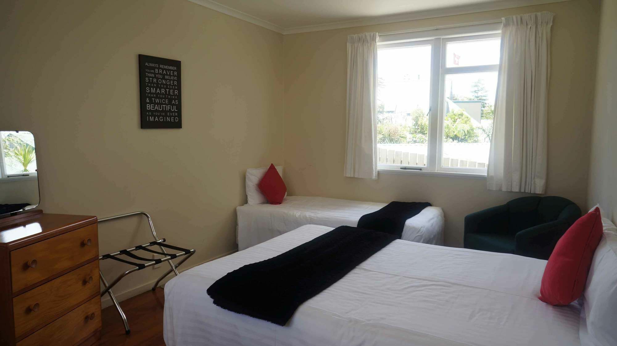 Cheviot Park Motor Lodge Whangarei Bagian luar foto